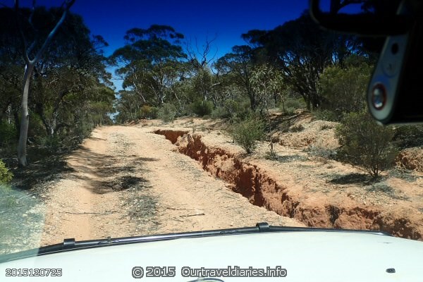 Hope the crack doesn't get any wider - old Hyden - Norseman Road