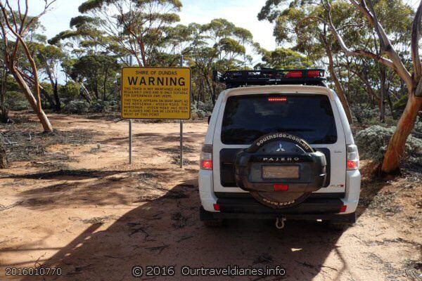 Warning sign at the western end of Old Hyden-Norseman Road