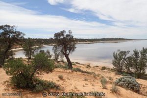The shore of Googs Lake, South Australia