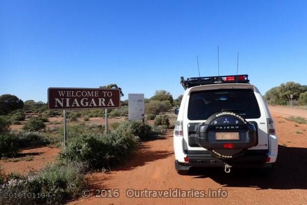 Heading to Niagara Dam near Kookynie - Western Australia