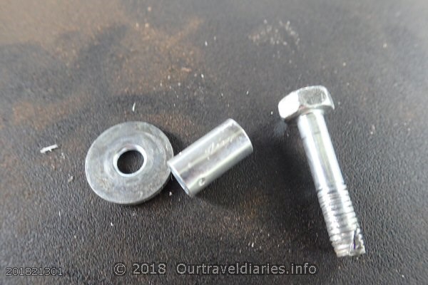 The dissembled original wiper motor bolt.