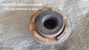 The Pajero's MR126800 lower support insulator show minimal wear